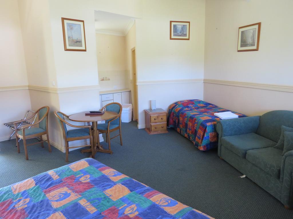 Golfview Lodge Bowral Room photo